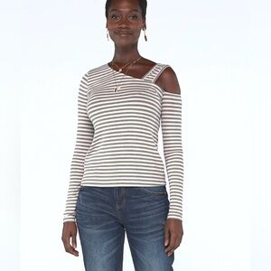 Cabi Dare Tee (Sooo soft)